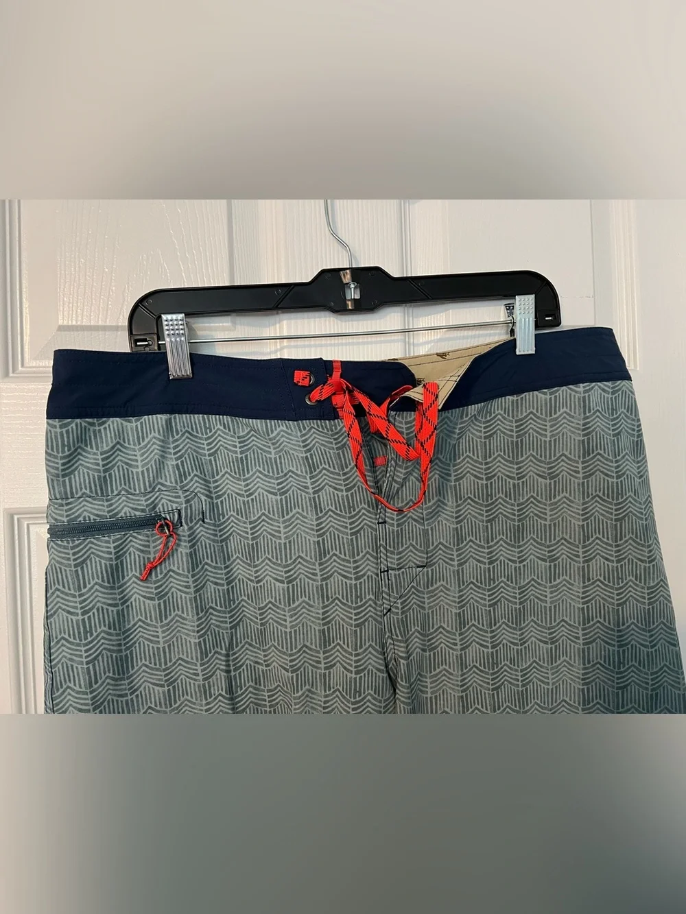 Patagonia Men's Wavefarer Green Patterned Swim Trunks Navy Waistband EUC MSRP 79